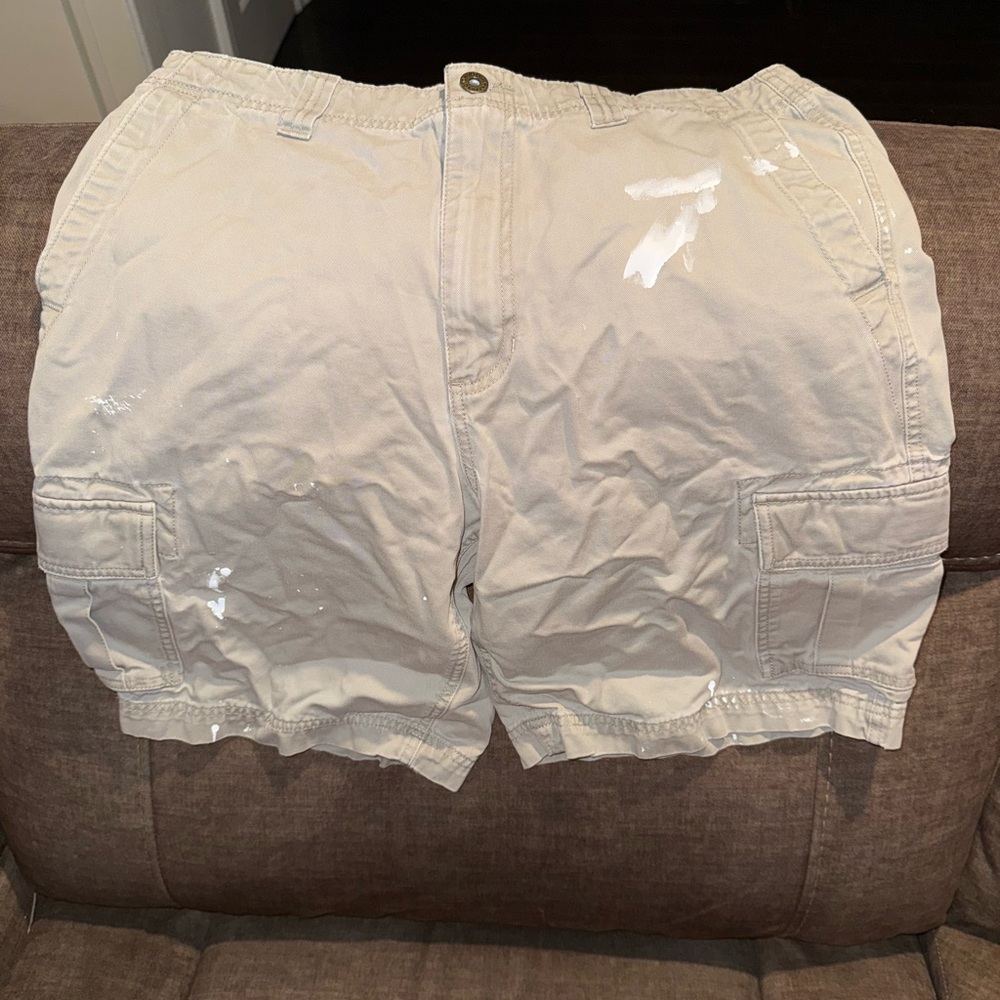 Old Navy Men's Khaki Cargo Shorts - Size 32 - Swell 100% Cotton - Paint On Front